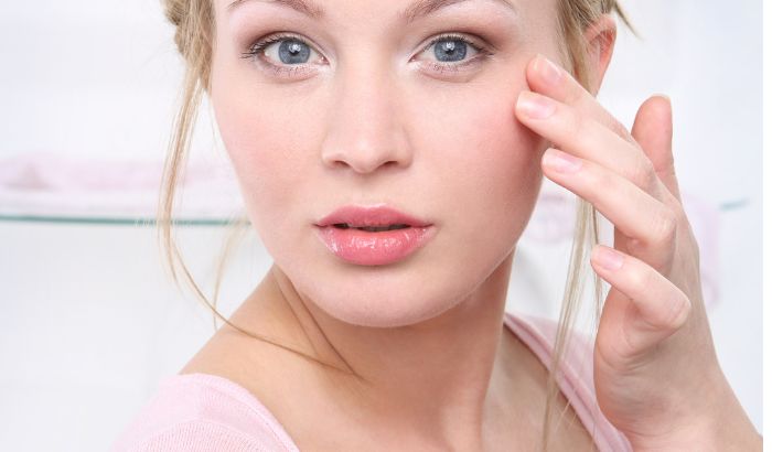 olho esquerdo tremendo o que significa