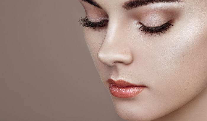 Rosto quadrado feminino